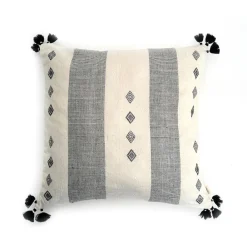 West Elm Nimmit Handloomed Trekant Pillow Cover