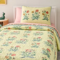 Kids West Elm Pink Chicken Poppy Floral Quilt & Shams